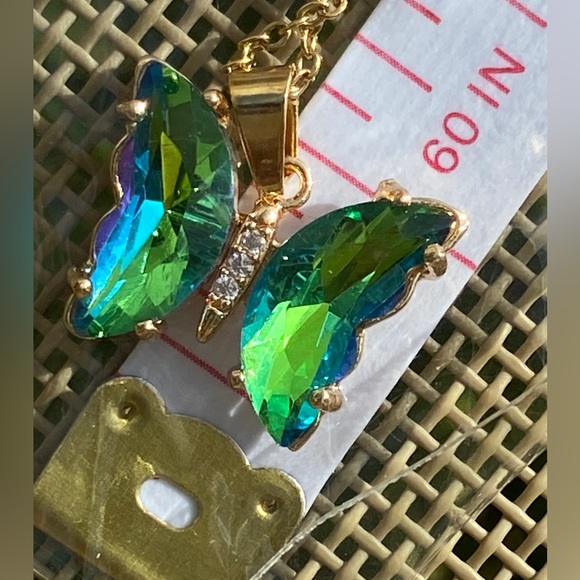 🦋NWT Beautiful Butterfly Crystal Necklaces’s-3 Pretty Colors-Sold Separately😊 - Picture 3 of 16